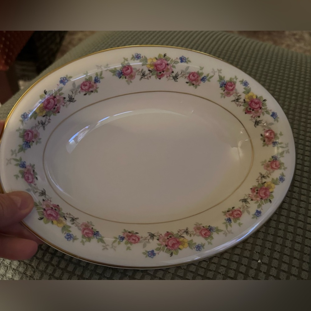 Shenango Duchess Oval Serving Dish